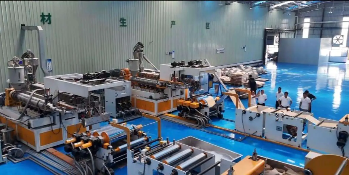 Sheet extrusion and forming line on the production floor